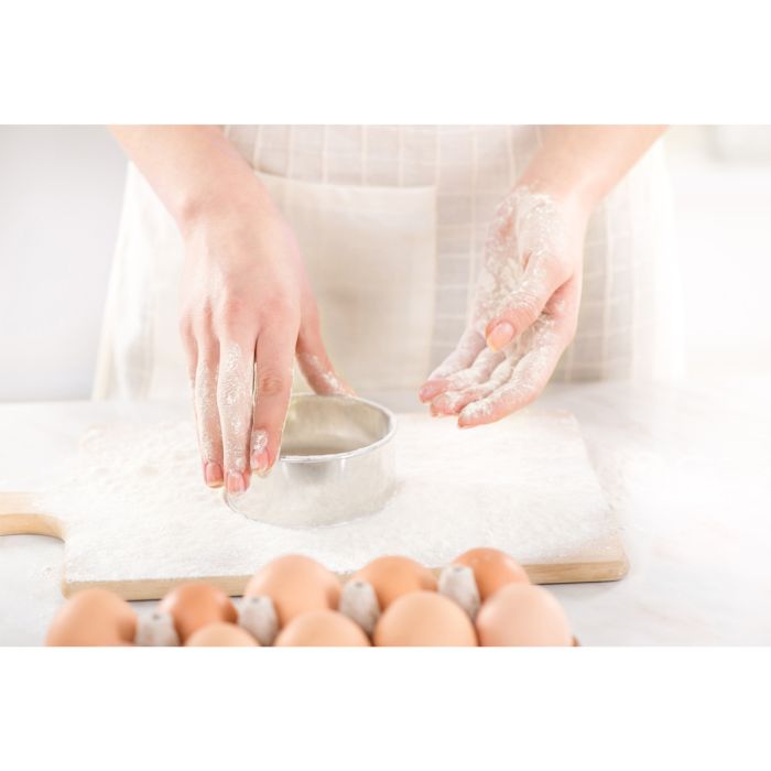 Load image into Gallery viewer, Mrs. Anderson's Baking Round Cutters with Reusable Storage Container, Set of 10
