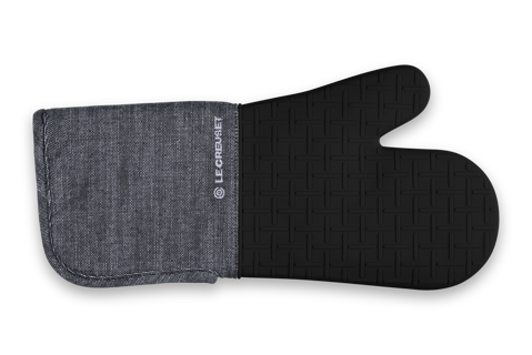 Le Creuset 15 in. Oven Mitt
