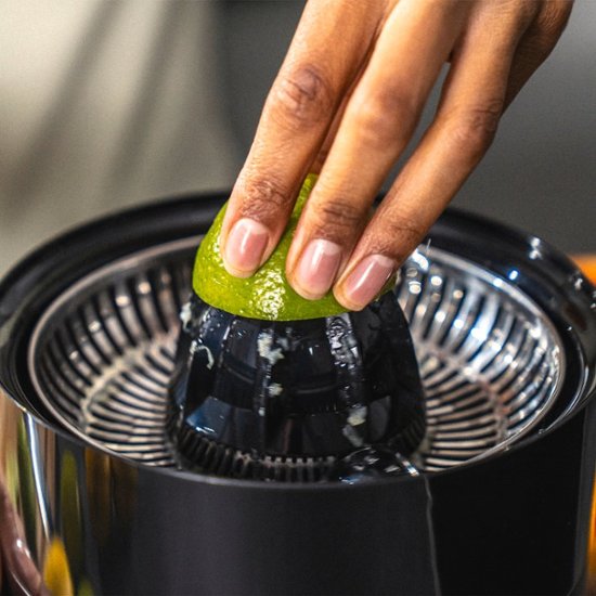 Load image into Gallery viewer, Zwilling Enfinigy Citrus Juicer Black
