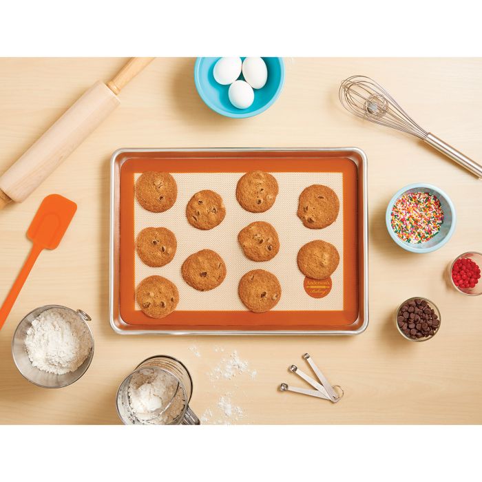 Load image into Gallery viewer, Mrs. Anderson's Baking Squeeze Sifter

