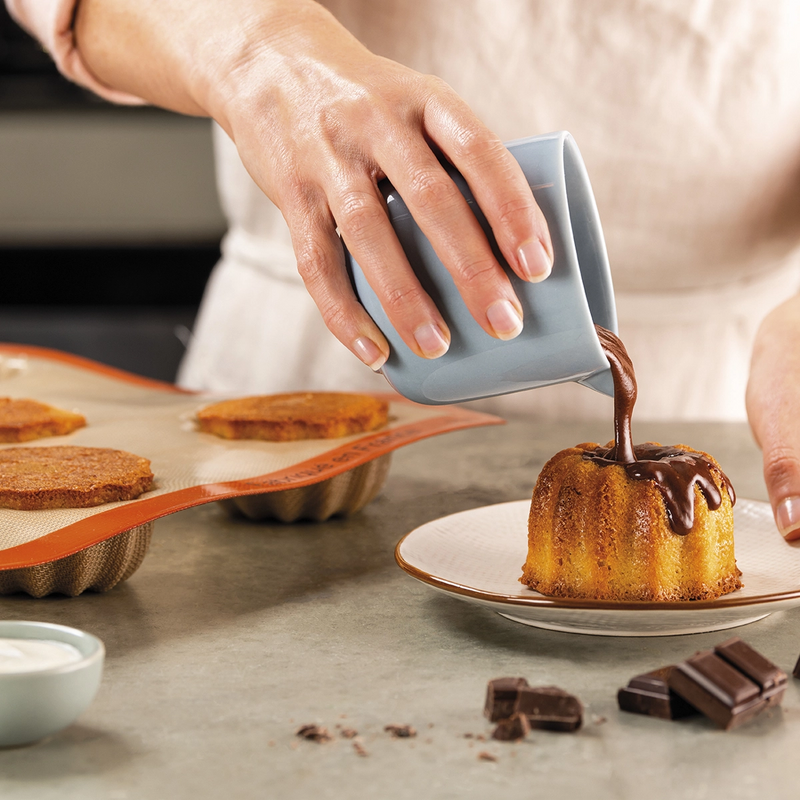 Load image into Gallery viewer, Silpat® Perfect Mini Fluted Cake Mold
