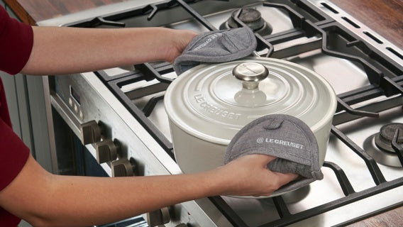 Load image into Gallery viewer, Le Creuset Set of 2 Pot Grips
