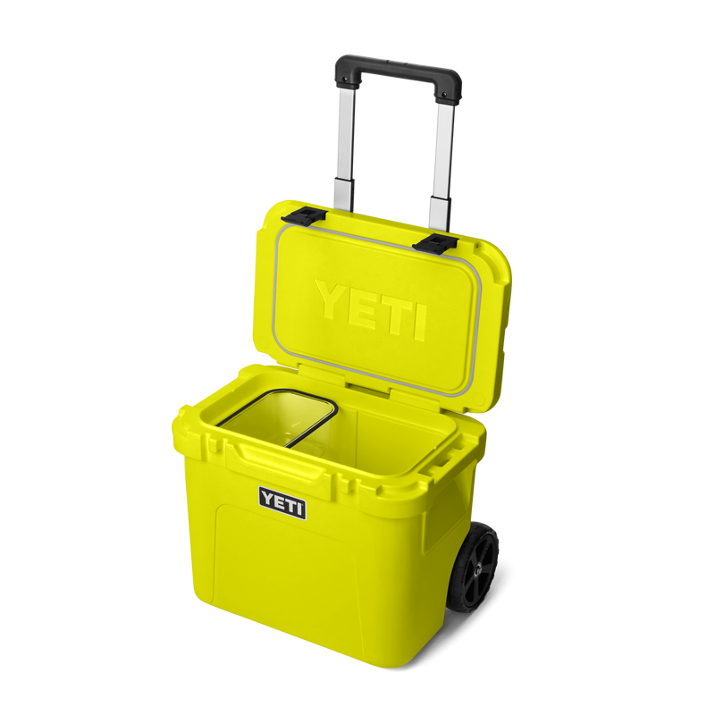 Load image into Gallery viewer, Yeti Roadie 32 Wheeled Cooler
