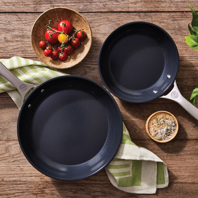 Load image into Gallery viewer, Le Creuset Essential Non-stick Ceramic 2-Piece Fry Pan Set
