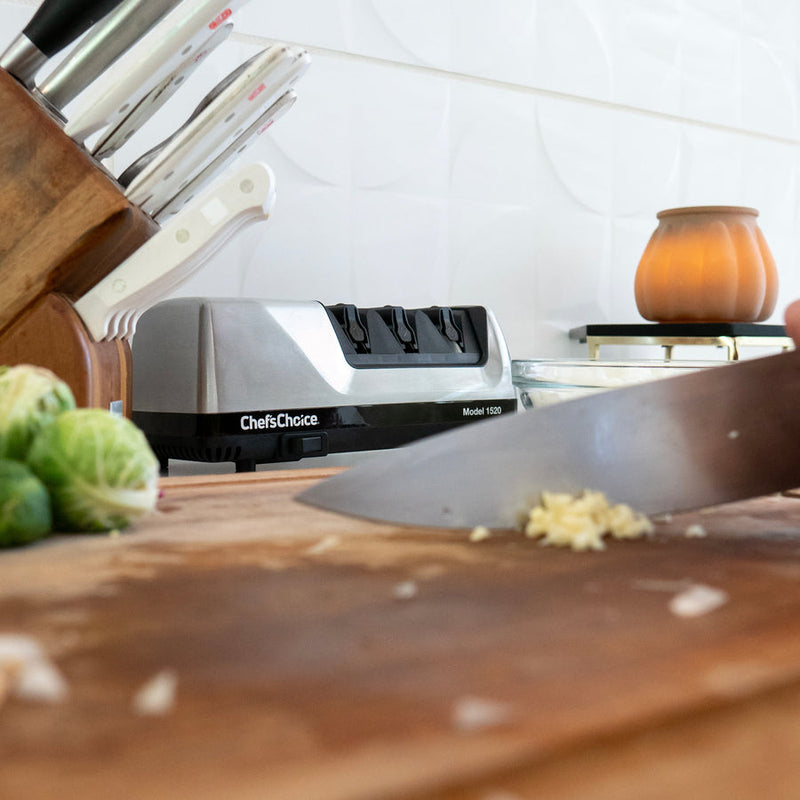 Load image into Gallery viewer, Chef'sChoice AngleSelect Professional Electric Knife Sharpener
