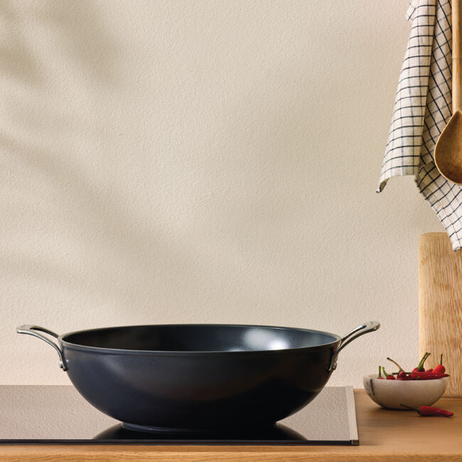 Load image into Gallery viewer, Le Creuset Essential Non-stick Ceramic Wok
