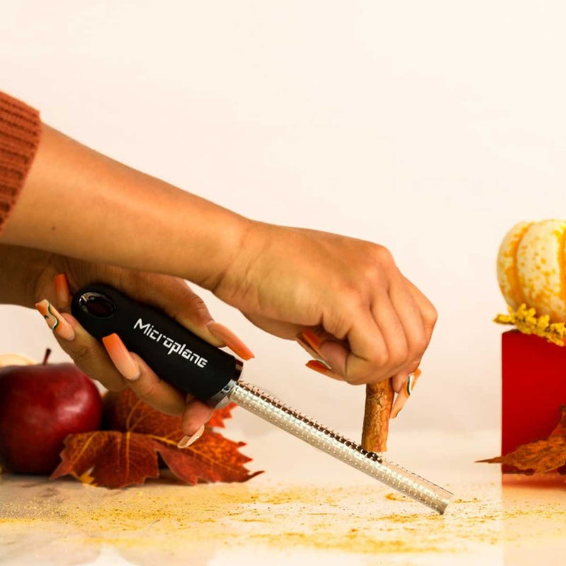 Load image into Gallery viewer, Microplane® Premium Classic Spice Rasp Grater - Black
