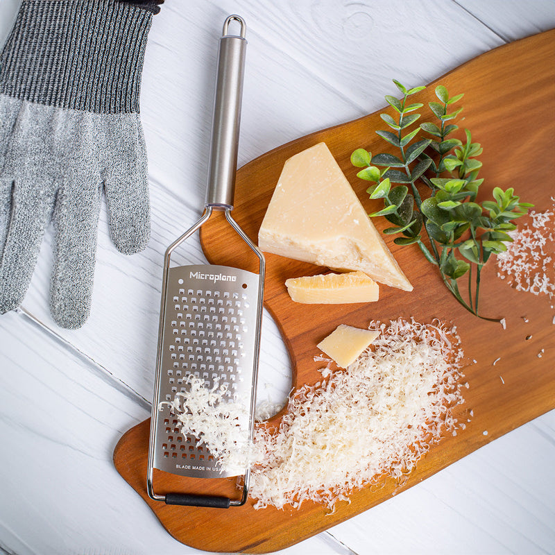 Load image into Gallery viewer, Microplane® Professional Series 2.0 Coarse Grater
