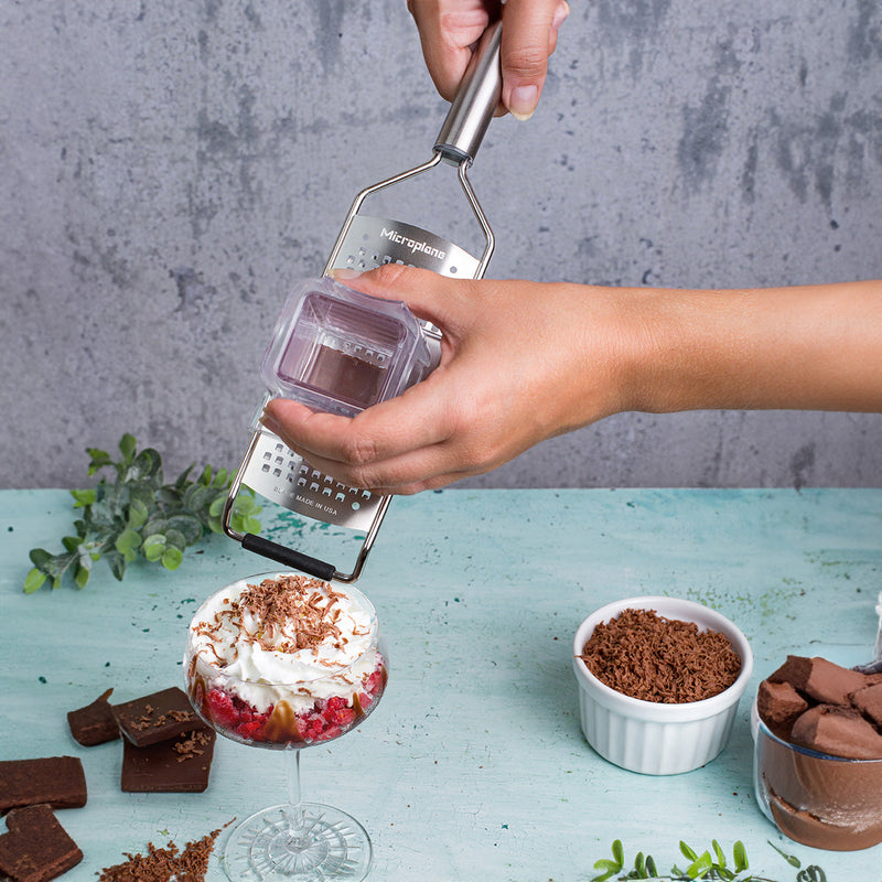Load image into Gallery viewer, Microplane® Professional Series 2.0 Coarse Grater
