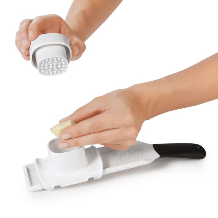Load image into Gallery viewer, OXO Good Grips Garlic Slicer
