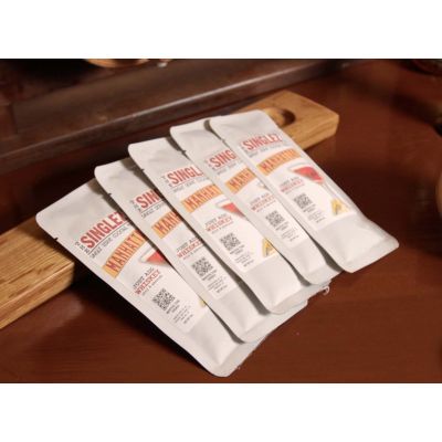 Load image into Gallery viewer, Foghat™ Smoked Manhattan Cocktail Kit W/ 5 Manhattan Cocktail Mixes
